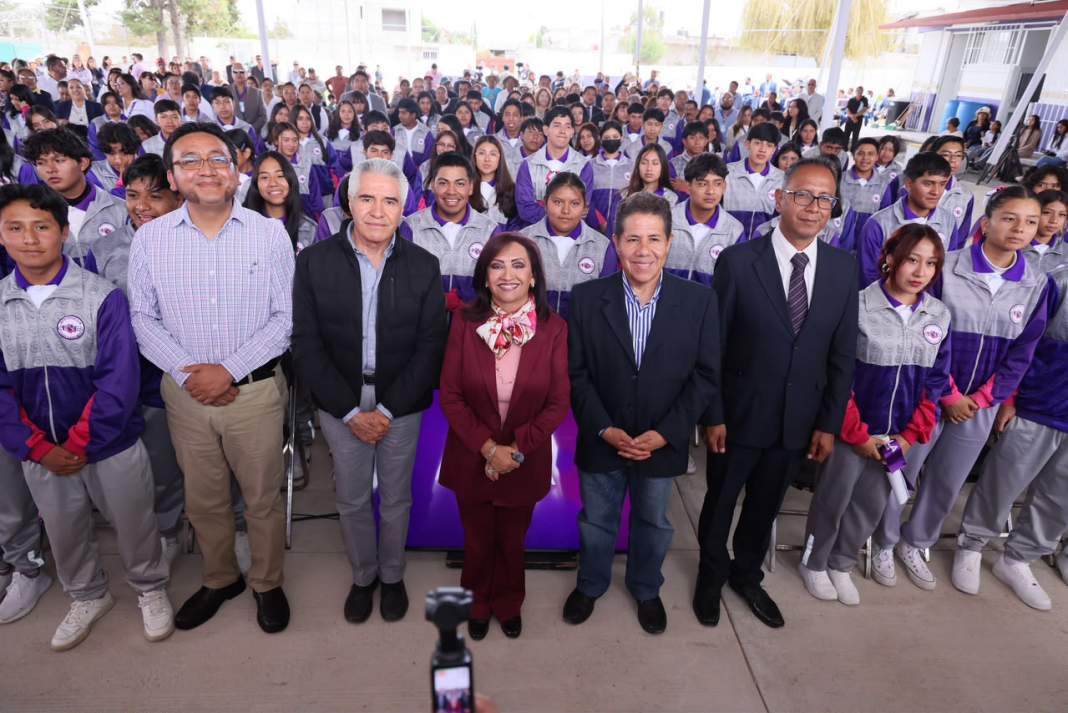 Lorena Cuéllar en inauguración del Cebes 19 en Huamantla