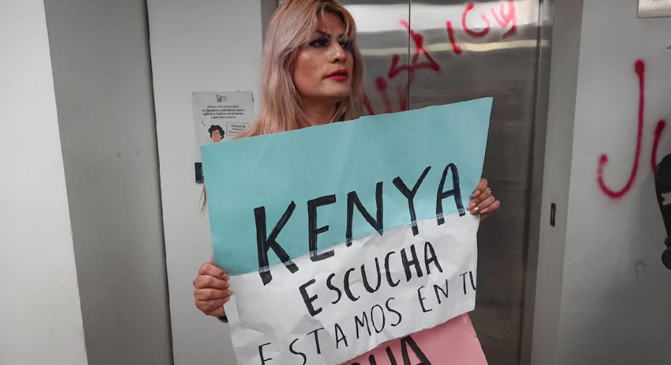Kenya Cuevas durante protesta frente a la Fiscalía CDMX