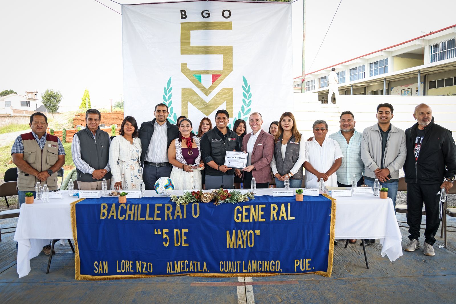 Fortalece Omar Muñoz infraestructura educativa en San Lorenzo Almecatla