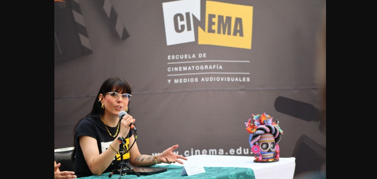 Estudiantes participan en concurso de cortometrajes de horror.