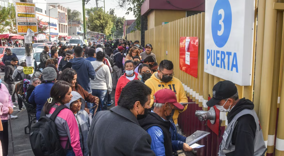 Médicos en un hospital de México
