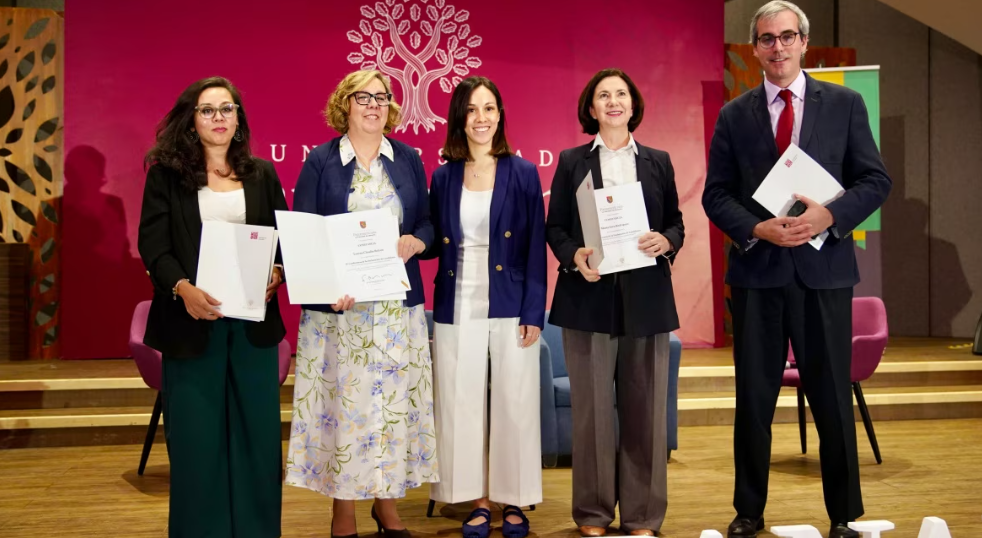 Especialistas participan en conferencia internacional sobre gestación subrogada en Ciudad de México.