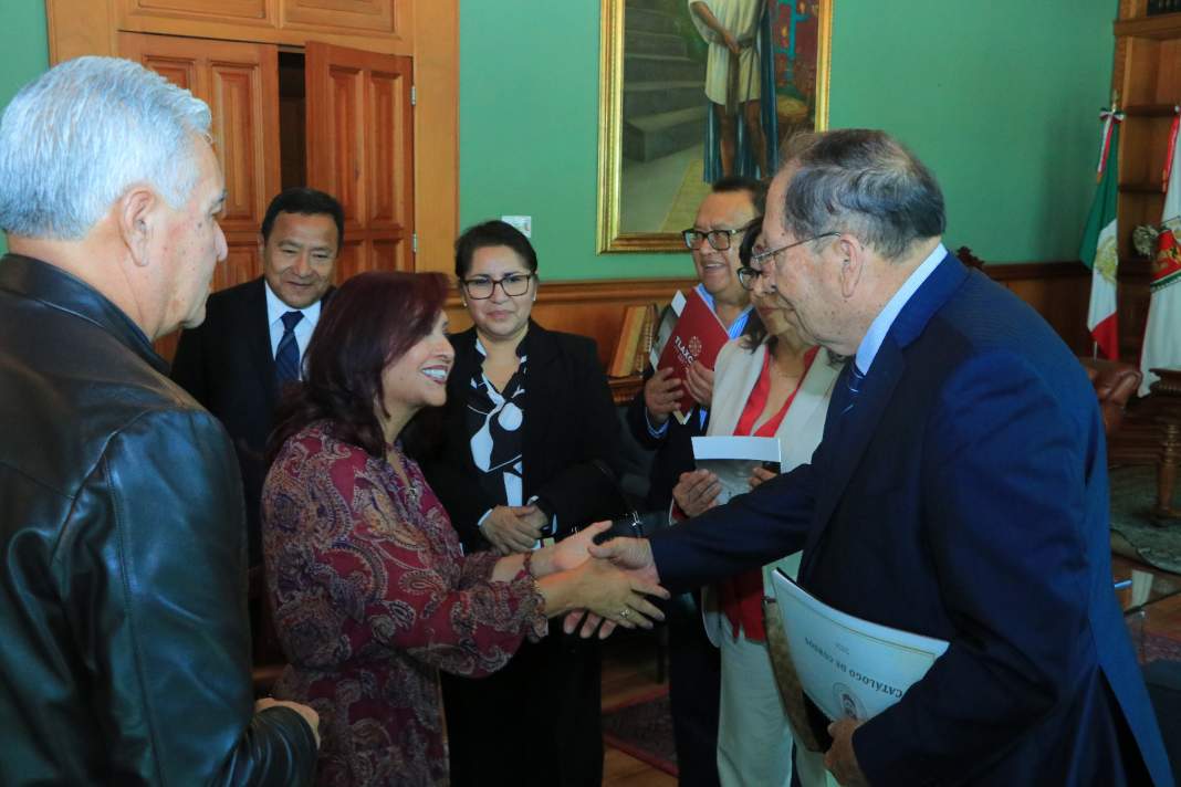 Lorena Cuéllar y Alejandro Palma durante su encuentro en Palacio de Gobierno.