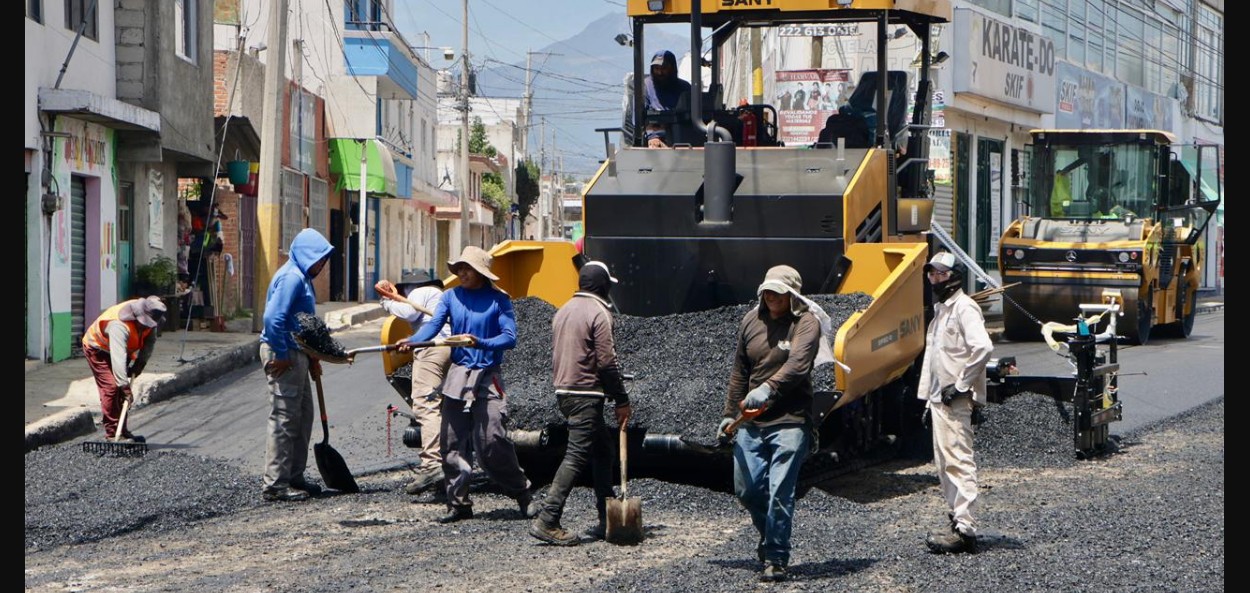 Pavimentación de calle en Puebla
