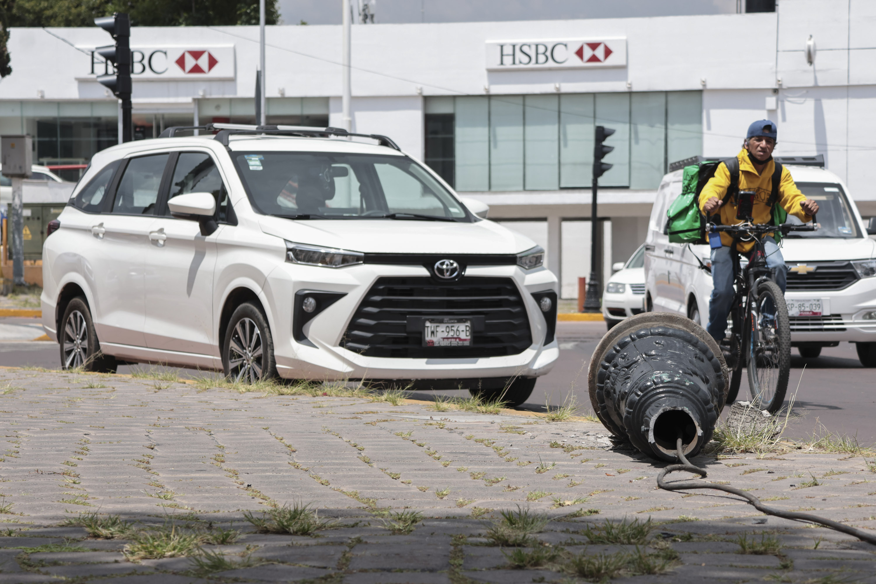 Motocicleta se estrella en Boulevard Atlixco