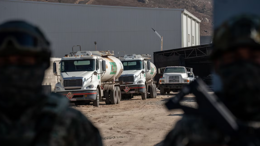 Operativo de la FGR en una bodega de Santa Catarina, Nuevo León.