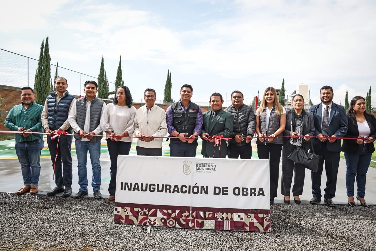 Entrega Omar Muñoz una cancha más en Sanctorum