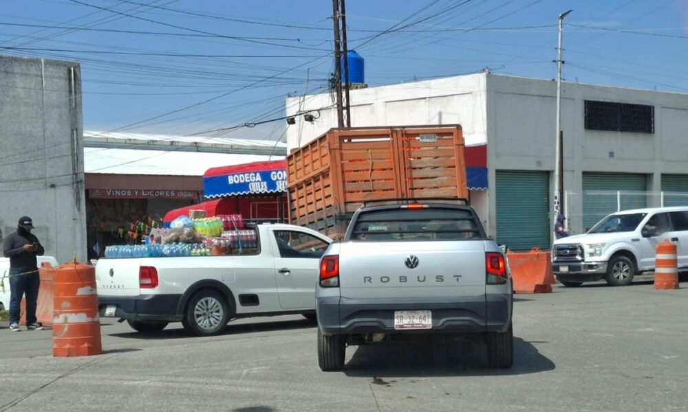 Bodegueros rechazan cambios viales en la Central de Abasto; reportan caída de hasta 40% en ventas