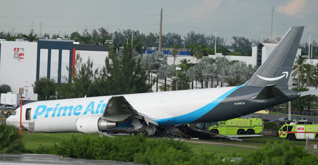 Avión de carga de Amazon accidentado en Miami.