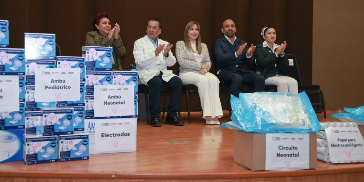 Entrega de equipo médico en hospital de Puebla.