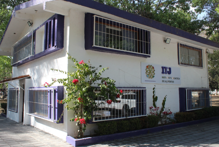 Jóvenes durante actividades del Mes de la Juventud en Tlaxcala