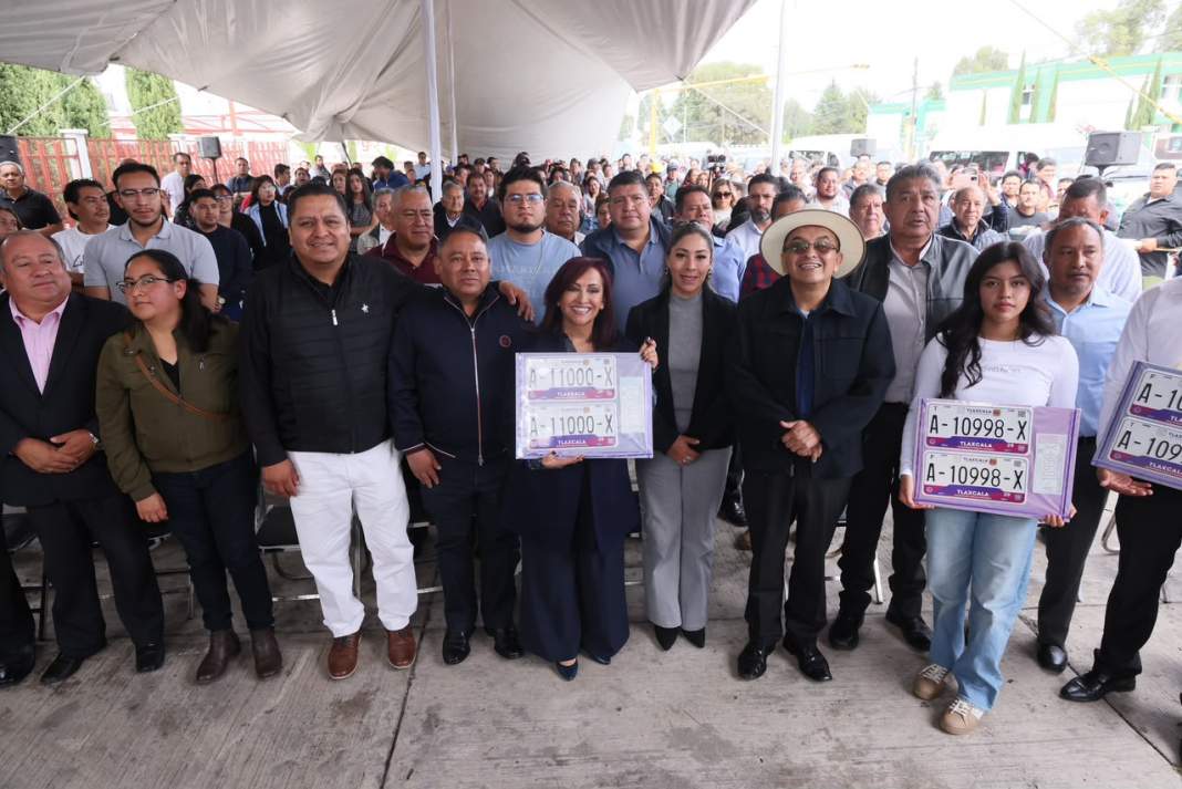 Gobernadora Lorena Cuéllar durante el banderazo de la nueva ruta de transporte.