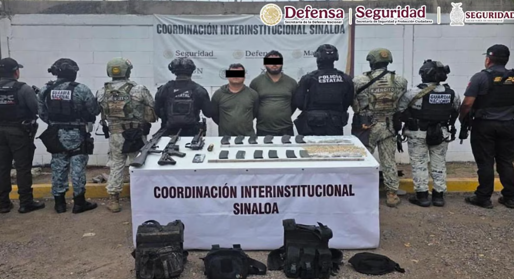 Policías durante operativo de seguridad en Sinaloa.