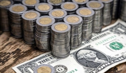 Dólar se vende en 25.10 pesos en bancos