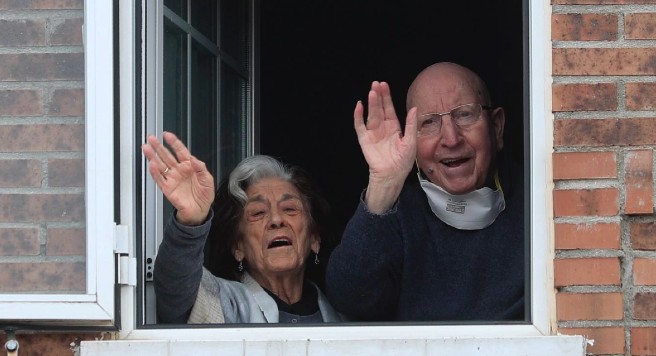 Amor en tiempos de coronavirus: Abuelitos superan juntos el COVID-19