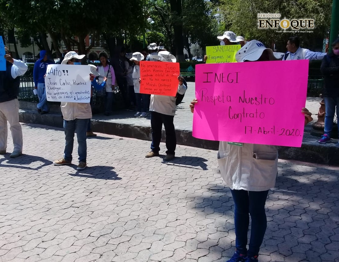 Trabajadores eventuales de INEGI se manifiestan en la capital tlaxcalteca, piden respeto a contrato laboral