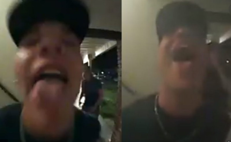 En plena pandemia por COVID-19, captan a sujeto lamiendo el timbre de un domicilio