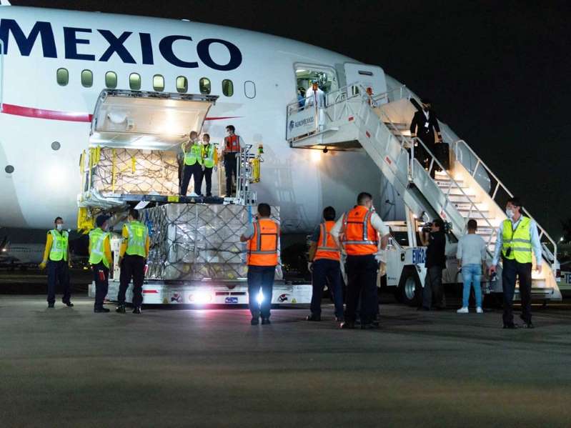 Vuelo con equipo médico llega a México, el primero de 20: Ebrard