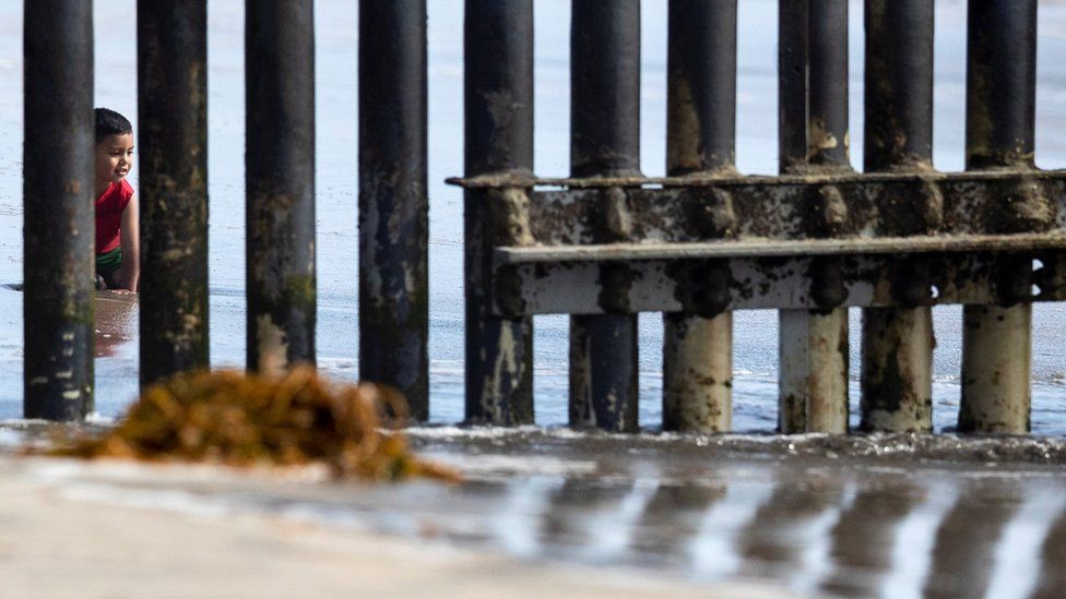 México y EU cierran paso a solicitantes de asilo por COVID-19