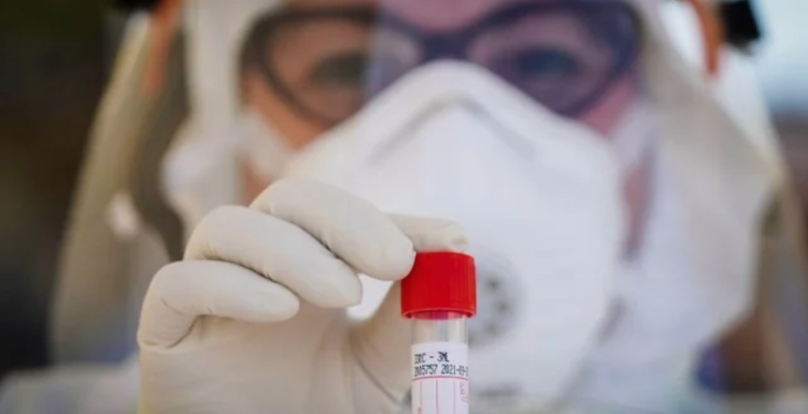 Pacientes se ofrecen para estudio experimental de un medicamento contra COVID-19