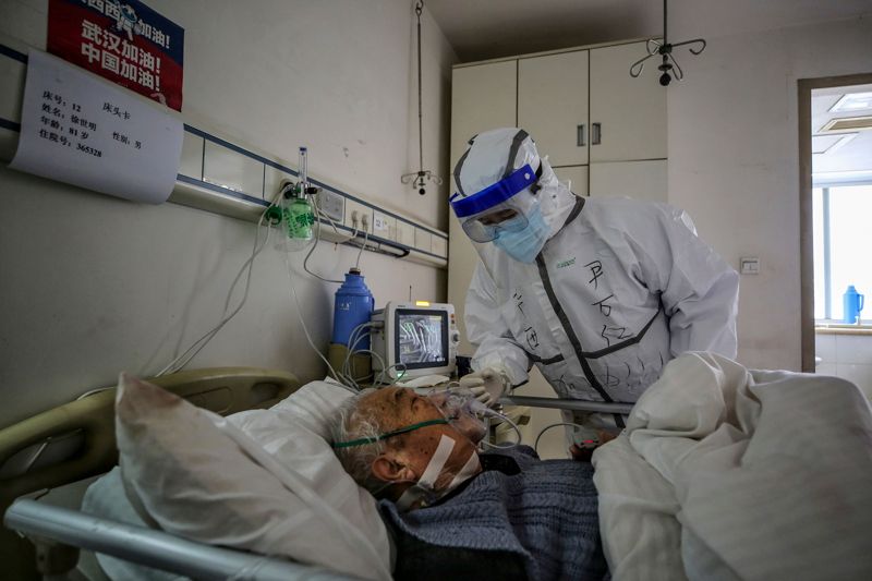 Muerte en soledad: enfermos de COVID-19 fallecen solos por el temor a contagiar a su familia