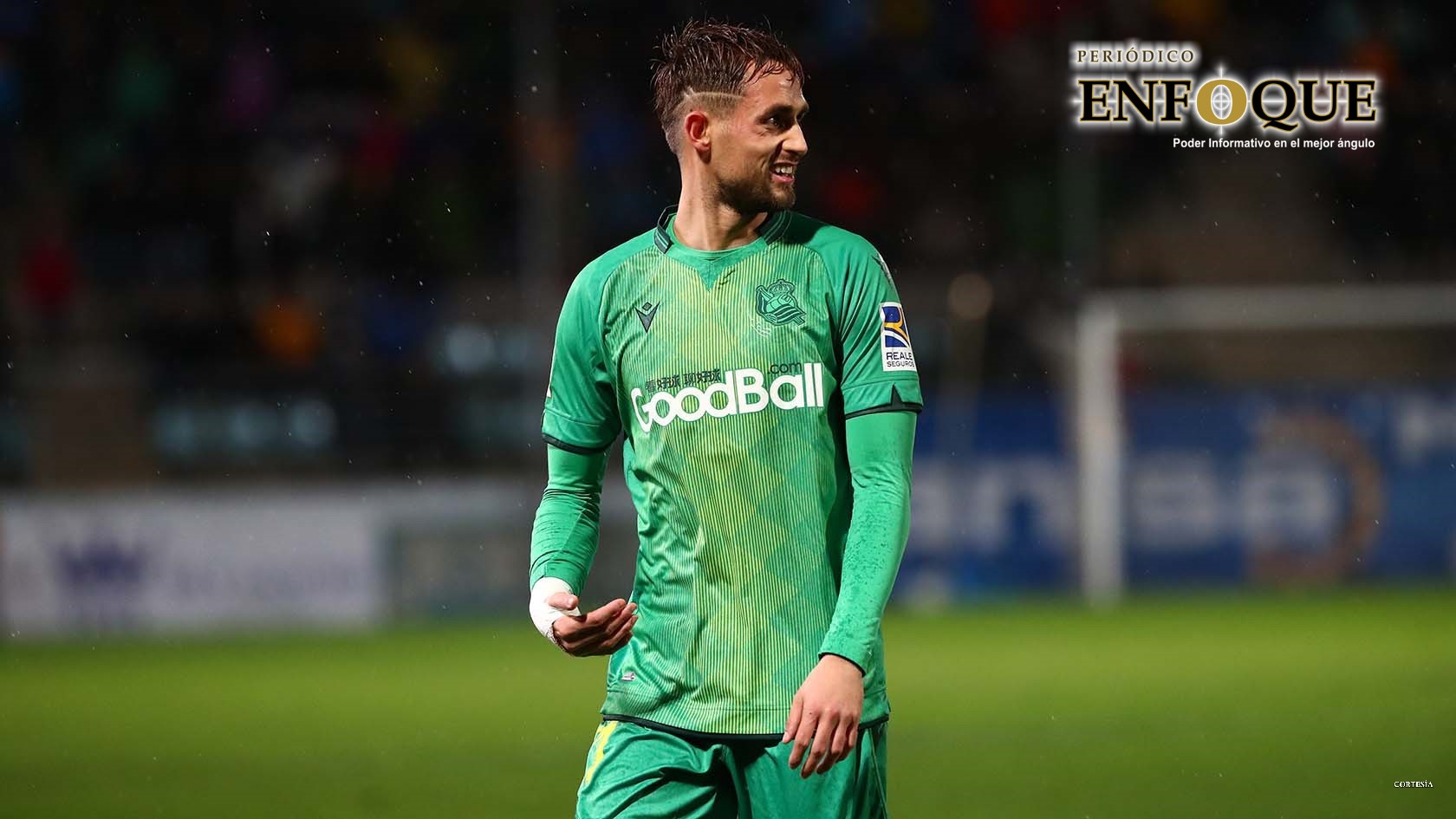 La Real Sociedad tenía planes de reanudar sus entrenamientos de forma individual dentro de las instalaciones, un plan similar lo que hace el Bayern en Alemania, pero a diferencia del club alemán esta propuesta fue rechazada y el equipo txuri-urdin deberá seguir con las órdenes de cuidado que el gobierno español informó hace unas semanas.  El club vasco había anunciado que se estaba alistando para su regreso a los entrenamientos el en deportivo de Zubieta, pero el equipo acato las ordenes y dando marcha atrás a su idea que tenía en mente siguiendo con los entrenamientos en los respectivos domicilios de los jugadores donde tienen herramientas para realizar un buen trabajo físico pues el club envió bicicletas y caminadoras para aquellos jugadores que no contaban con el equipo necesario y entrenar al parejo de sus compañeros.  En un comunicado de prensa en donde la Real Sociedad indico que los jugadores seguirán con el entrenamiento en sus domicilios  desistiendo de su idea inicial acatando los lineamientos gubernamentales del Consejo Superior de Deportes.  Queremos recordar que la decisión de la Real Sociedad consistía en que los jugadores de la primera plantilla profesional tuvieran la opción de continuar con su trabajo individualizado en Zubieta a partir del martes. En ningún caso este trabajo en Zubieta iba a ser grupal", dijo el conjunto donostiarra.   El futbolista David Zurutuza en su cuenta de twitter público un escrito donde está en desacuerdo con la decisión pues no entiende el por qué no los han dejado retomar sus actividades físicas, donde también expresa que los más afectados son los jugadores y el club, finalizando que ese es solo su punto de vista y de igual forma él puede ser el que esté equivocado con sus palabras.  Actualmente en España sigue prohibidas las actividades colectivas hasta nuevo aviso, solamente podrán regresar a sus actividades a trabajadores de funciones no esenciales pero respetando siempre el distanciamiento e interacción con los demás empleados que estén laborando.