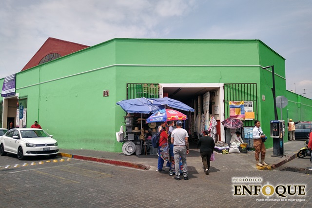 Colocarán lavamos y tapetes clorados en accesos de tianguis y mercados de Cholula 