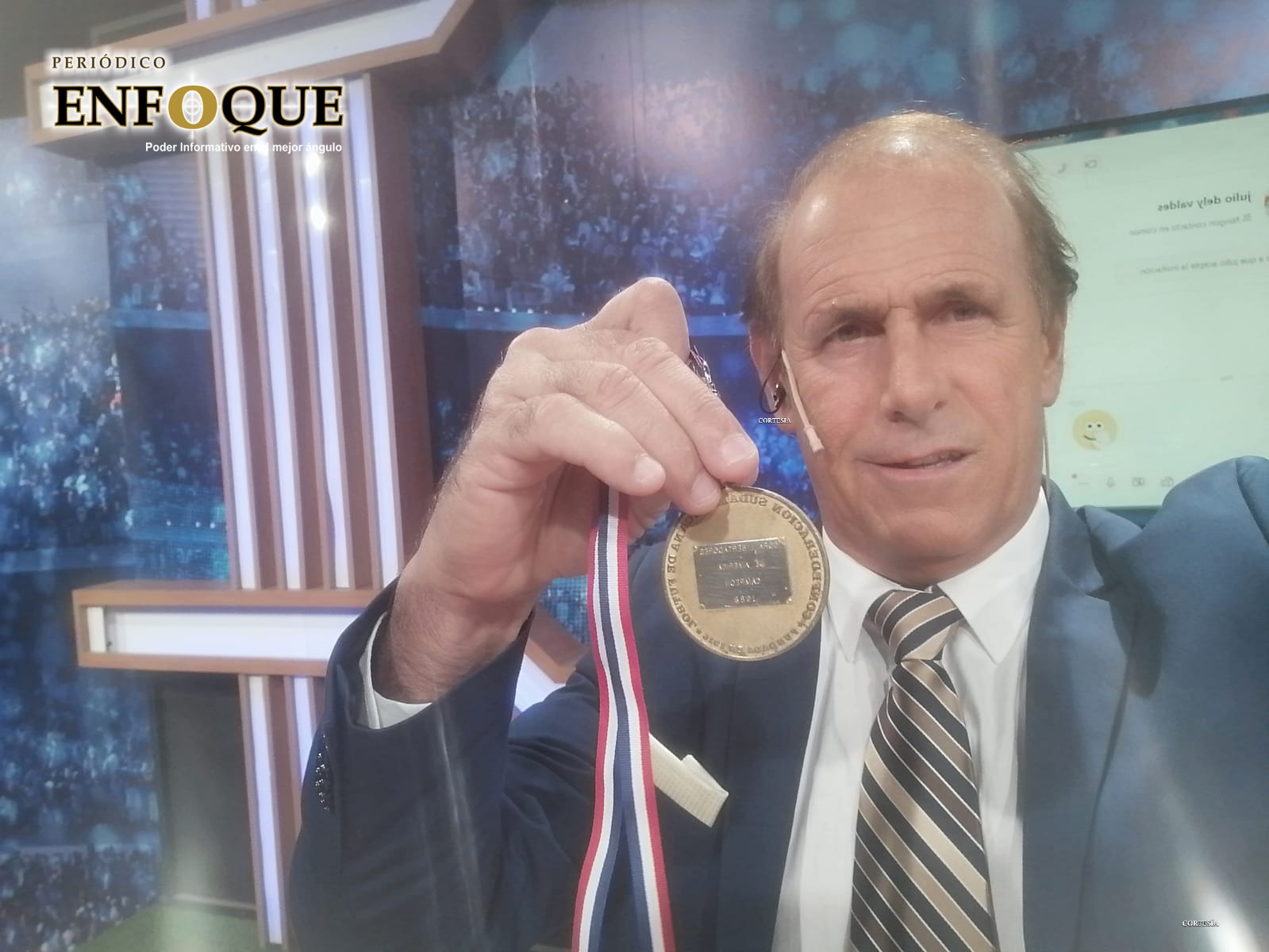 Exfutbolista recaudó miles de dólares para combatir el Coronavirus subastando sus medallas