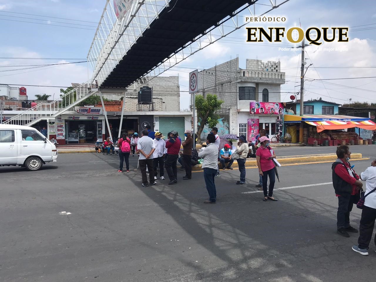 Mantienen cierre carretero pobladores de Papalotla, exigen abastecimiento de agua 