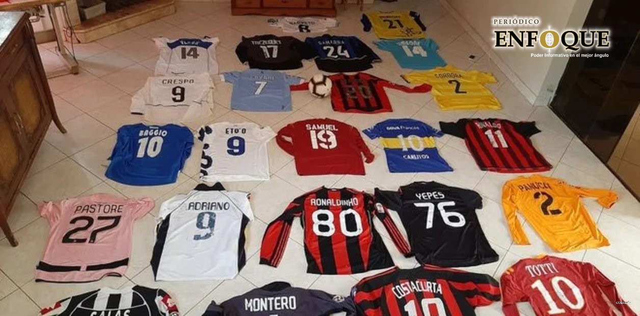 Subasta sus playeras de colección a cambio de comida 