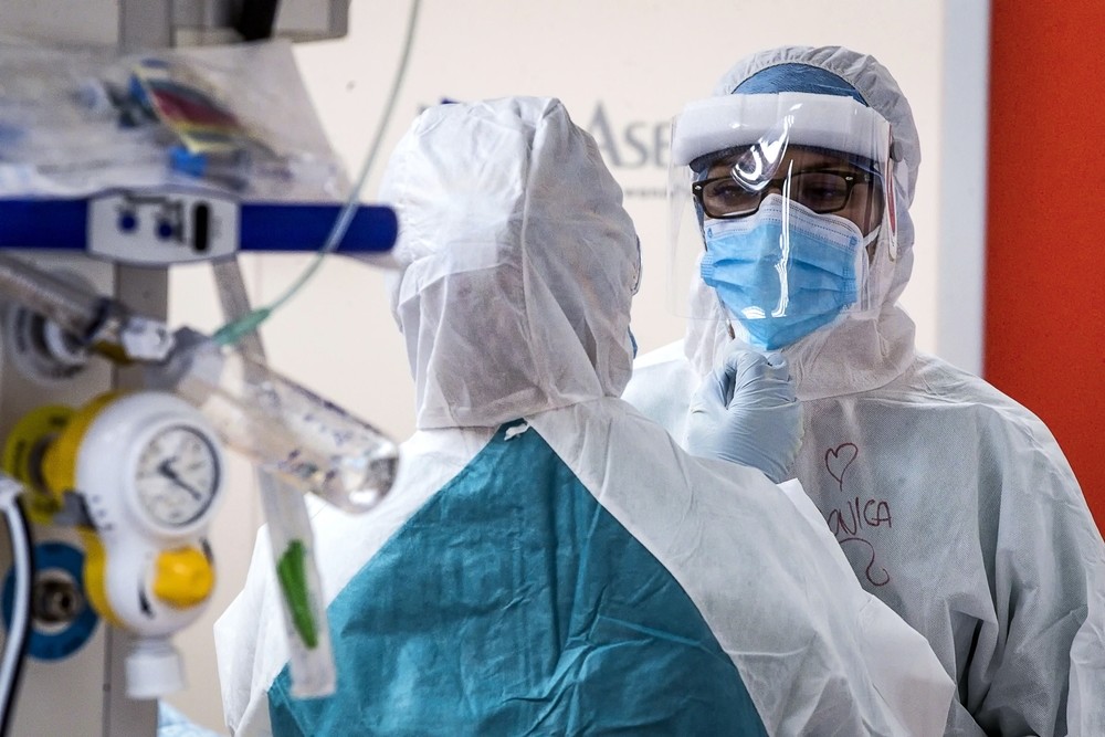 Hallan material genético del nuevo coronavirus en aguas residuales de Milán y Roma