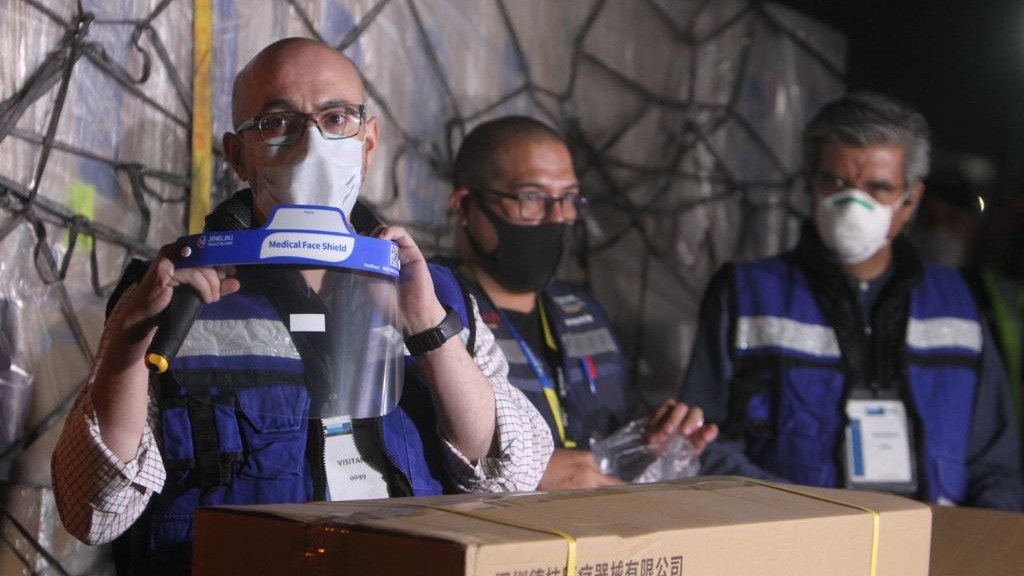 Llega quinto vuelo de China con insumos médicos contra COVID-19