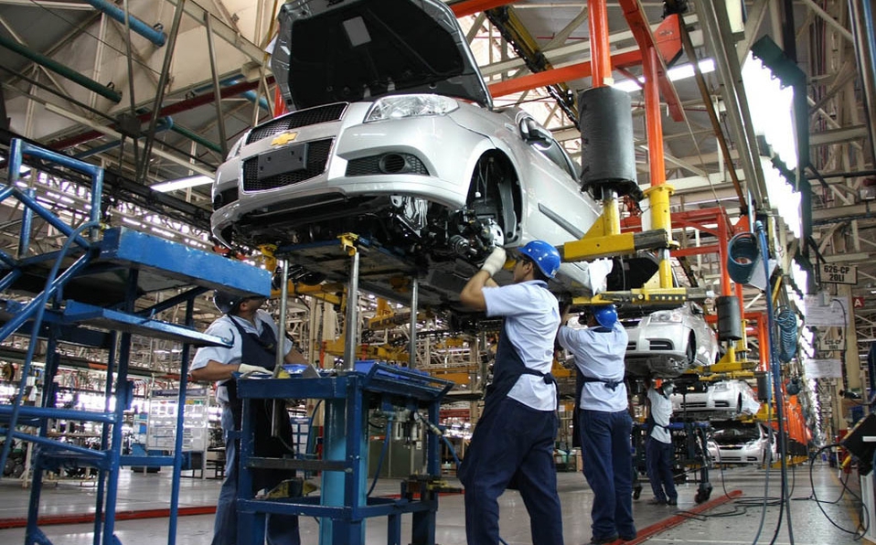 México alista plan con EU y Canadá para la reapertura del sector automotriz