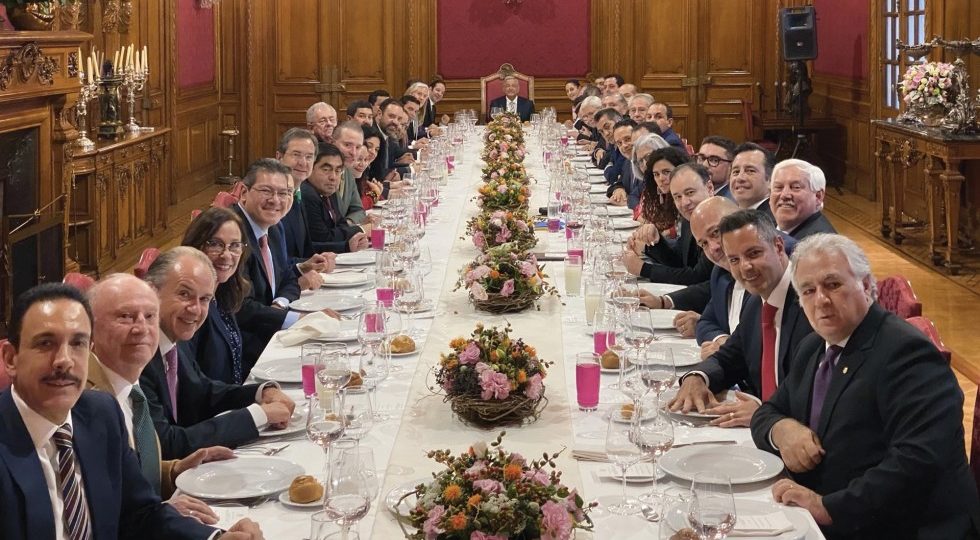 Analizan 21 gobernadores poner límites a la Federación