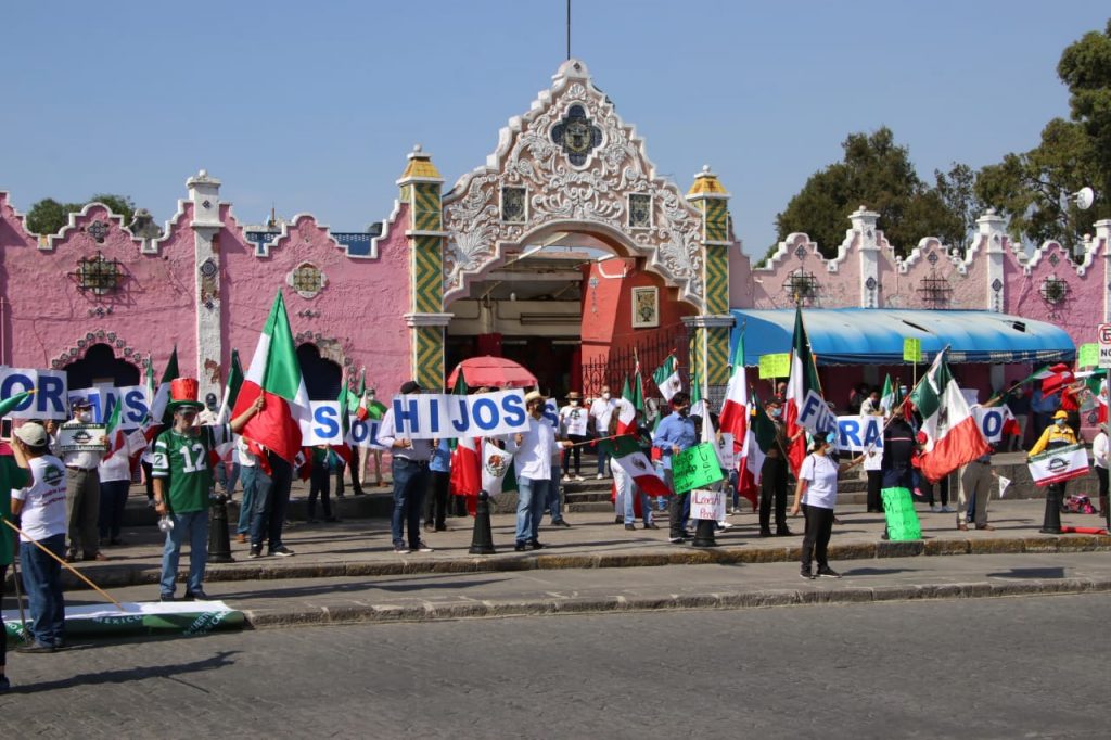 Realizan sexta manifestación contra AMLO en Puebla