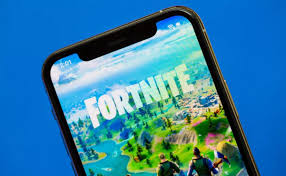 La creadora de Fortnite demanda a Apple y Google por remover el juego de la tienda de apps