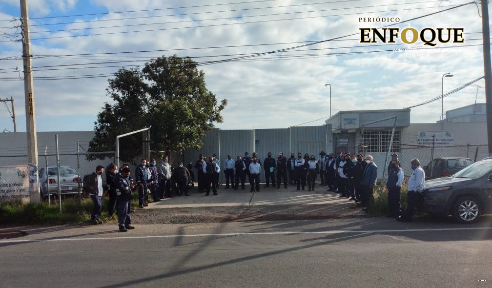 Telefonistas suspenden labores para defender sus derechos