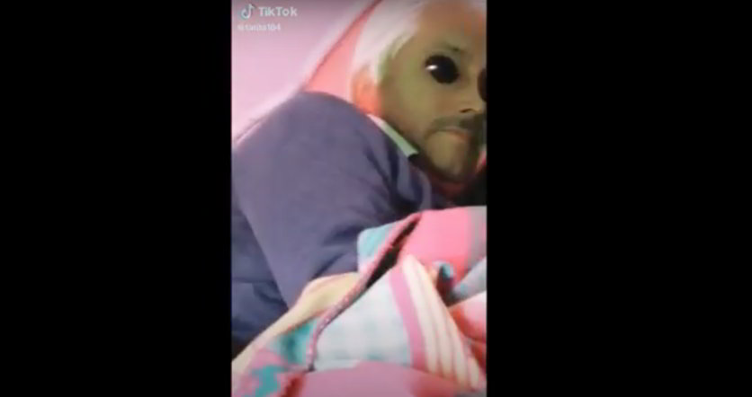 Niña muestra en redes sociales los abusos sexuales de su abuelo contra su hermanita (Video)