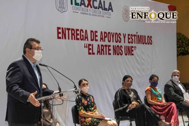 Artistas tlaxcaltecas reciben incentivo económico