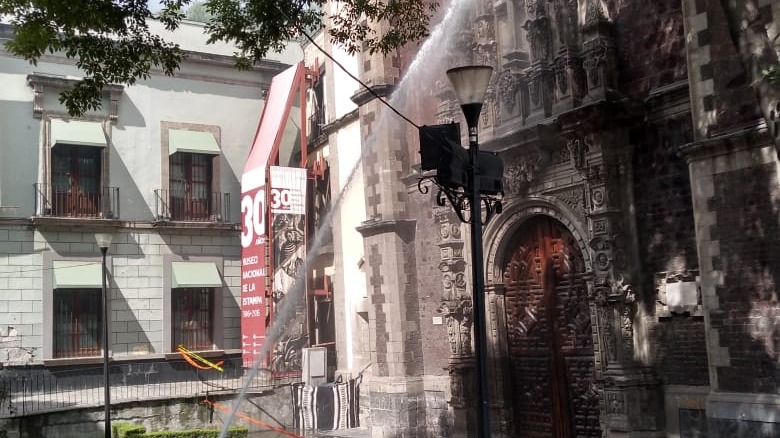Esto es lo que sabemos del incendio en la Iglesia de la Santa Veracruz