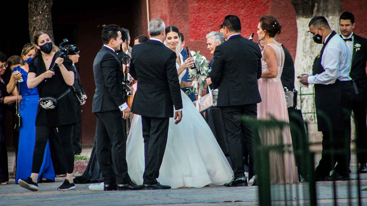 López-Gatell llama a 'tomar en serio' pandemia y no hacer bodas, reuniones y fiestas