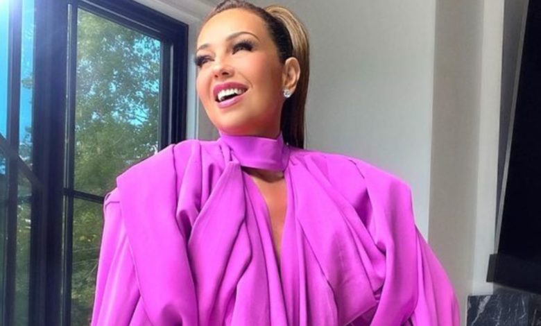 ¿Me oyen, me escuchan? A Thalía le gusta ser el tema de conversación pese a los comentarios