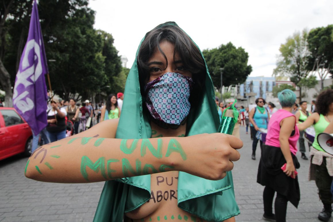 Exigen legalizar el aborto en la décima edición de la Marcha de las Putas