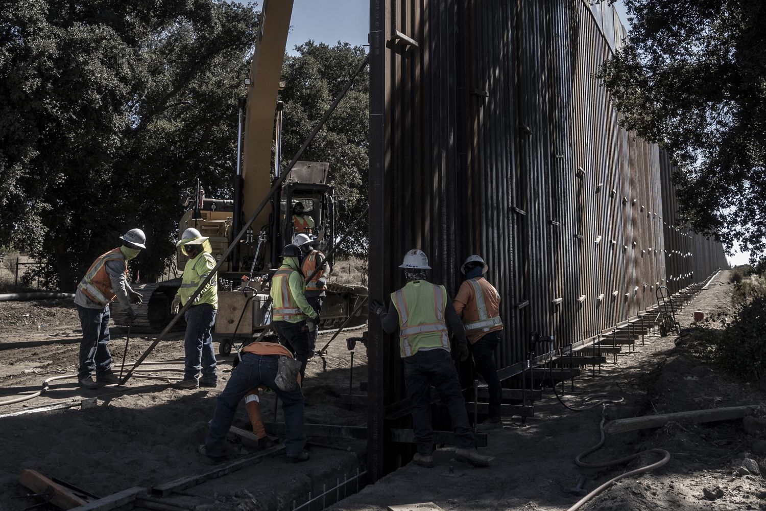 Biden prometió frenar el muro con México... pero le costará detener las obras en marcha