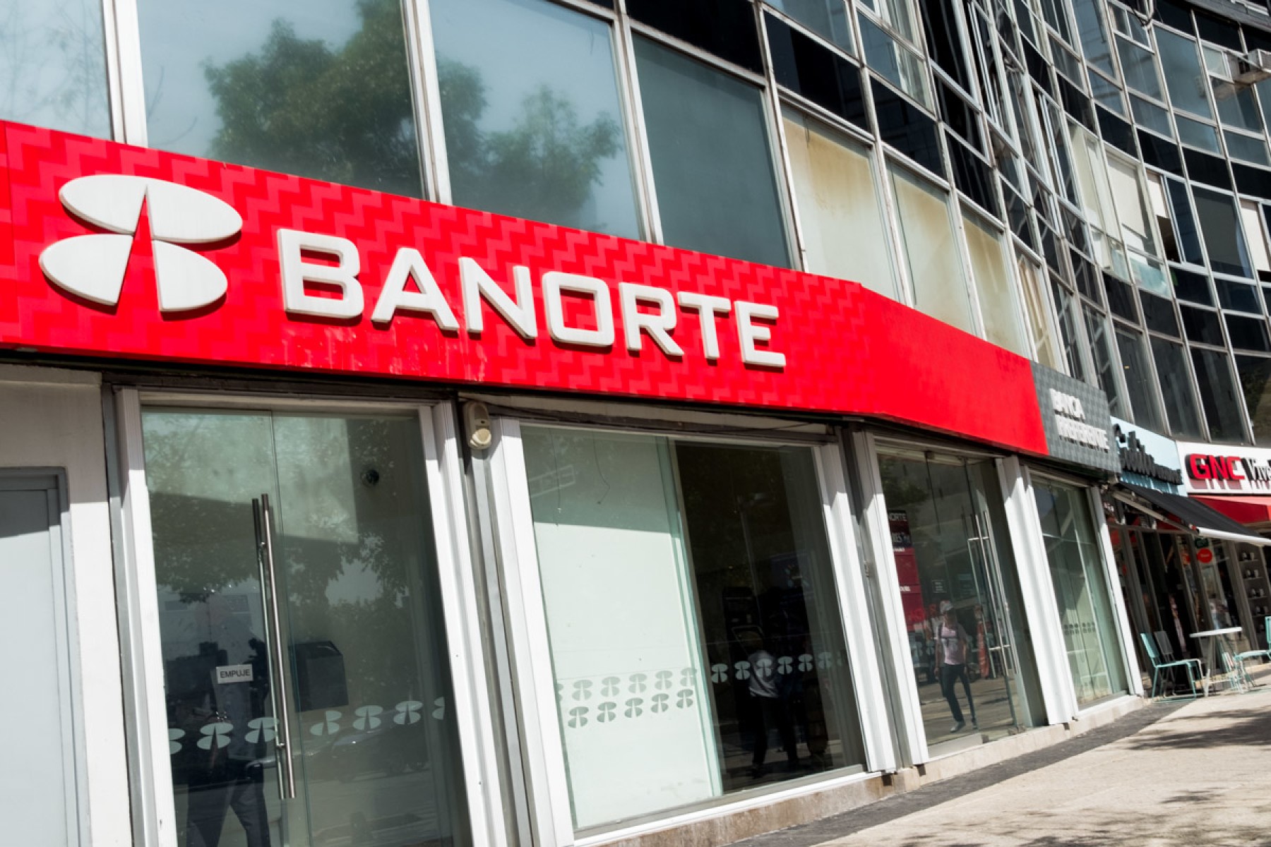 ¿Eres cliente de Banorte? Podrás pedir turno por WhatsApp