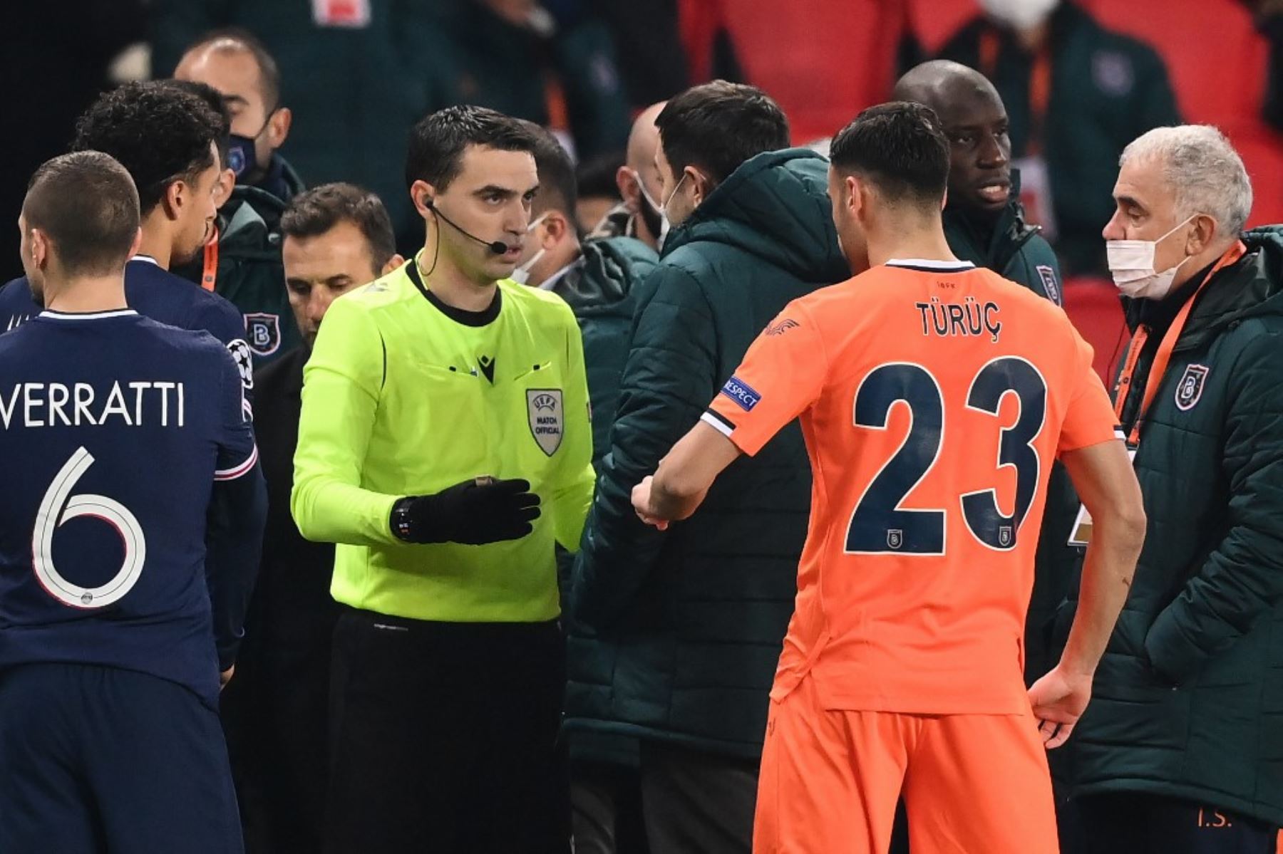 ¿Qué pasó en París? Se detiene partido PSG-Basaksehir tras supuesto insulto racista de árbitro
