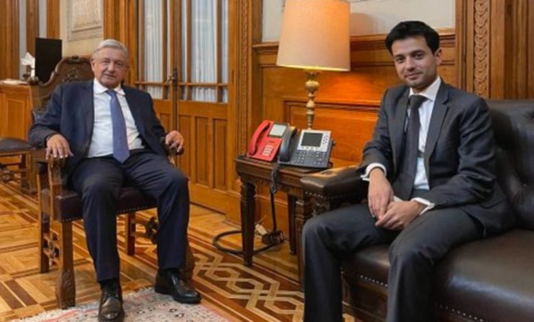 “Es mejor una charla de amigos”: AMLO niega entrevista a El Deforma y desata burlas en la red