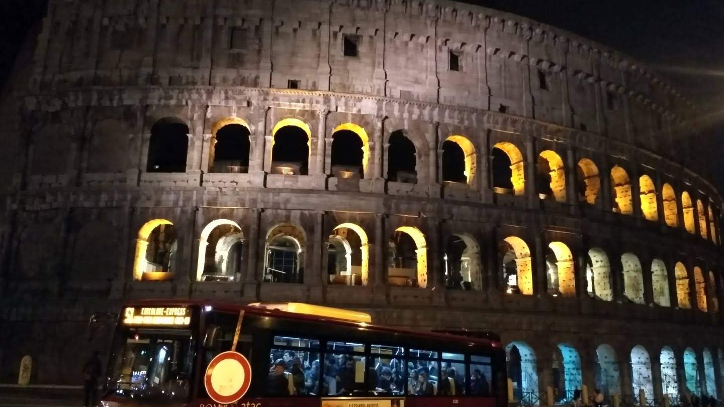 ¡Guardias! Italia lanza licitación para reconstruir arena del Coliseo