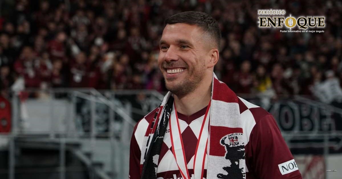 Rumores ponen al alemán Lukas Podolski en Monterrey