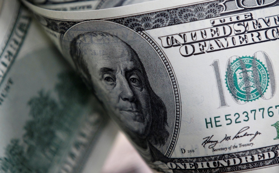 Peso gana frente al dólar en primera sesión del 2020